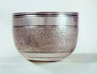 Beker met matte decoratie, 1886